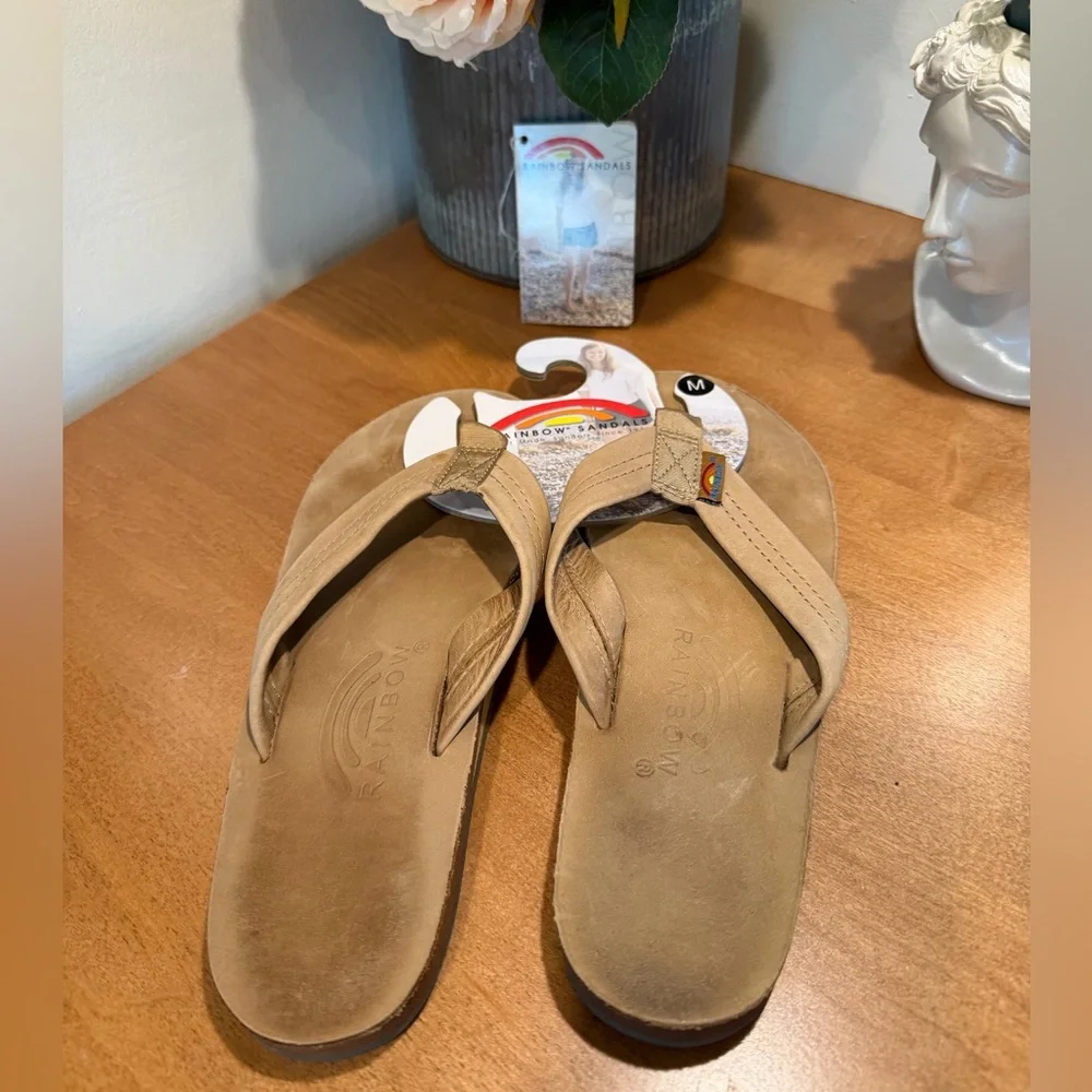Women’s Rainbow Sandals Size M (7-8) Tan Flip Flops NWT - Picture 2 of 3